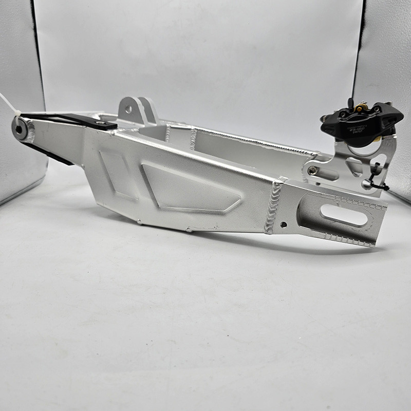 Bras oscillant caissonné en aluminium pour PitBike VMC Fenix